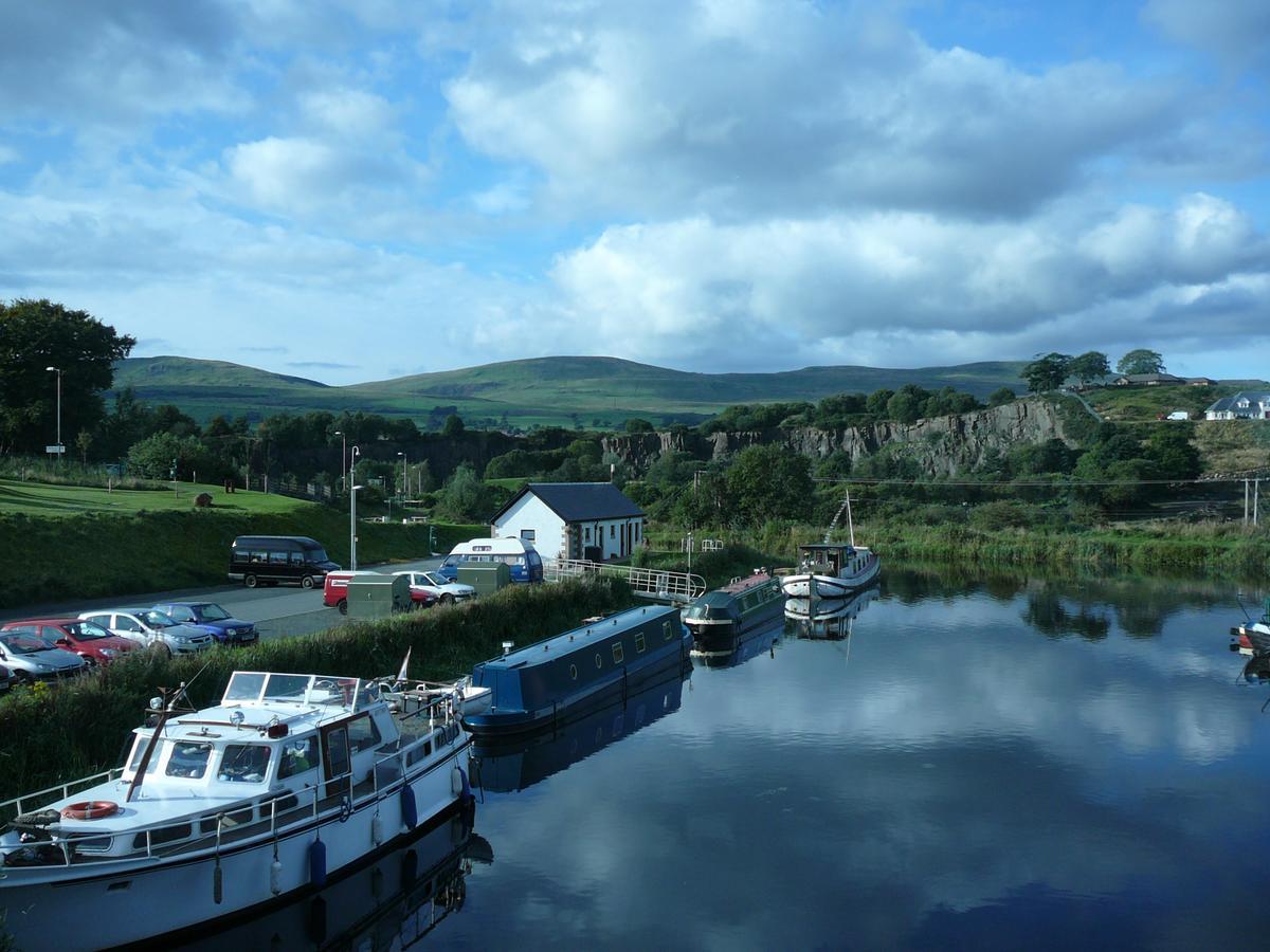 The Boat House Hotel Kilsyth Exterior photo